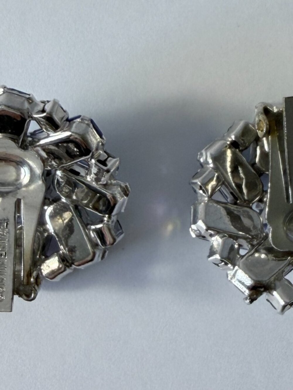 Continental Vintage Clip-On Earrings - Picture 3 of 3